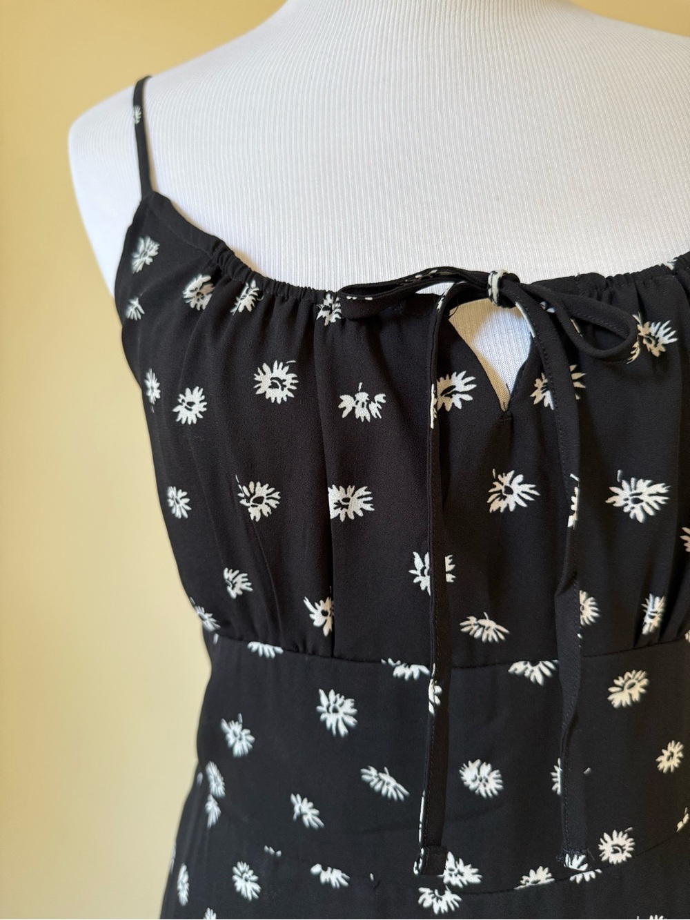 Abercrombie Black Floral Tie-Front Spaghetti Strap Mini With Pockets